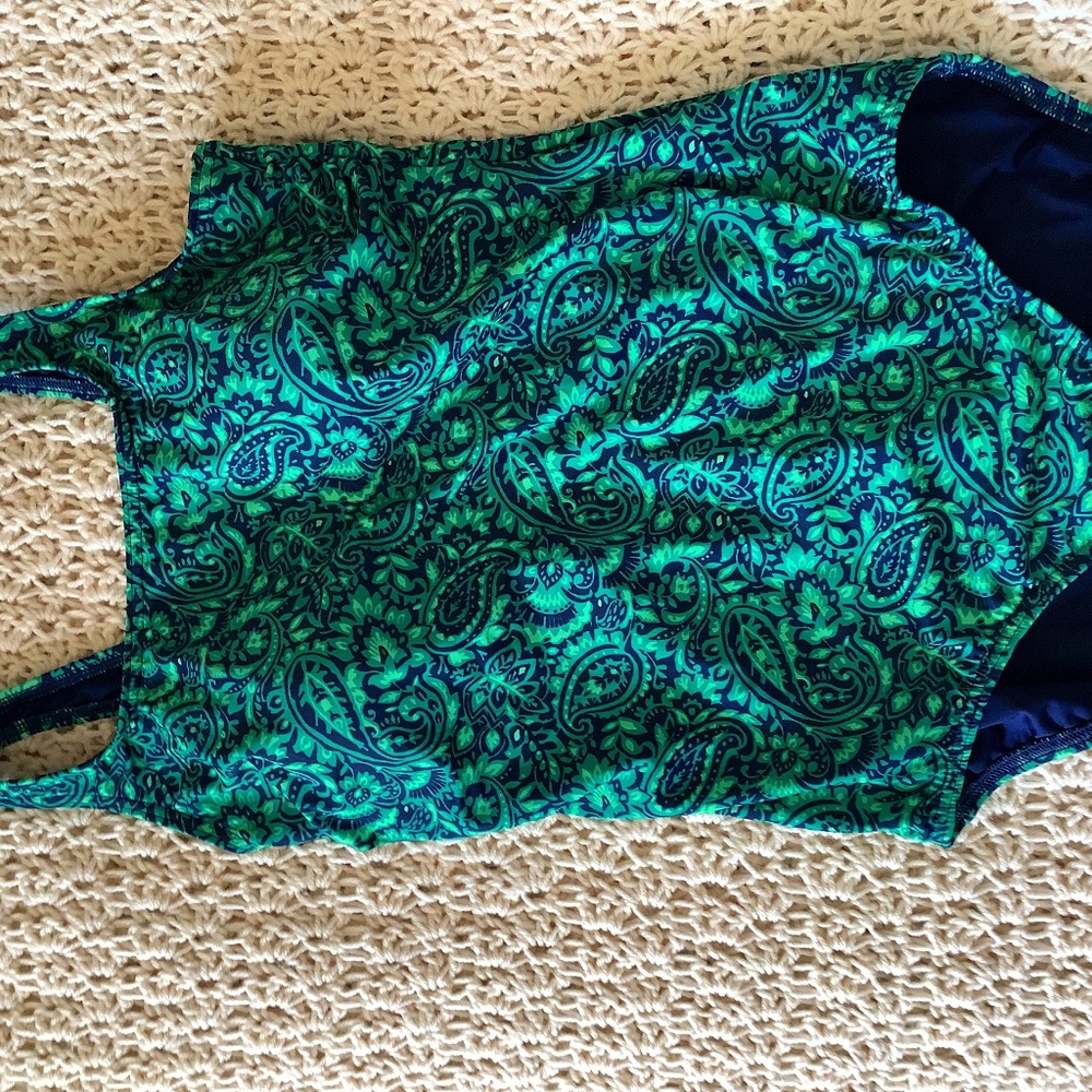 Land end tank size 16